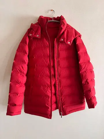 맥그리거 빨간색 다운 자켓 후드 부착