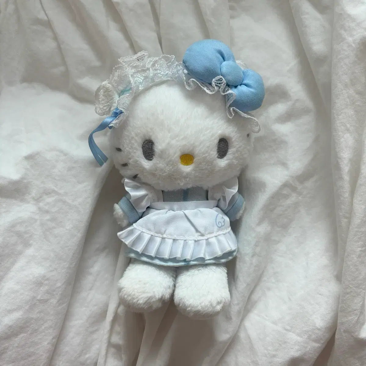 hello kitty in blue dress Hello Kitty Blue Plush Mascot Keychain (50th Anniv. Floral Series)