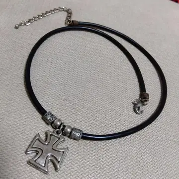 가죽 크로스 펜던트 목걸이