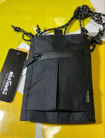 WILD THINGS 블랙 숄더 파우치