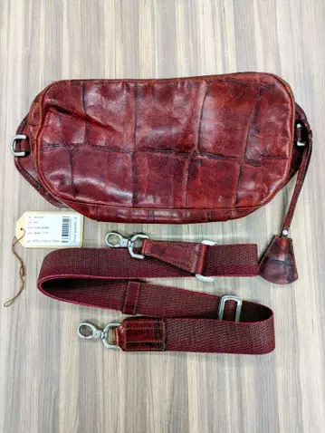 아니아리 Aniary 악어 엠보싱 바디백