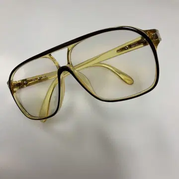 경량 옵틸 소재. 독일제