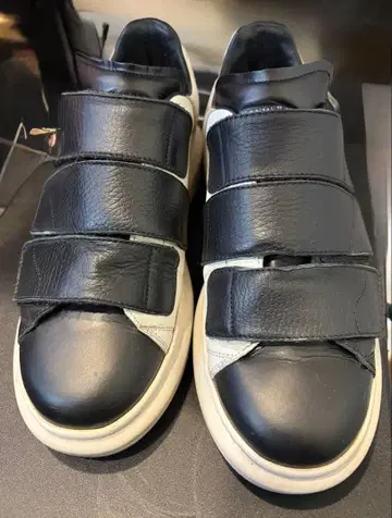 최종 가격 알렉산더 맥퀸 벨크로 화이트 블랙 스니커즈 사이즈 39