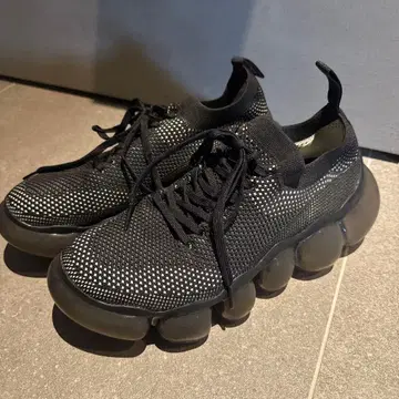 grounds 블랙 스니커즈 26