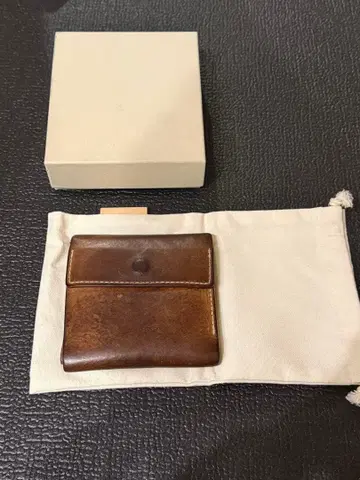 Hender Scheme clasp wallet
