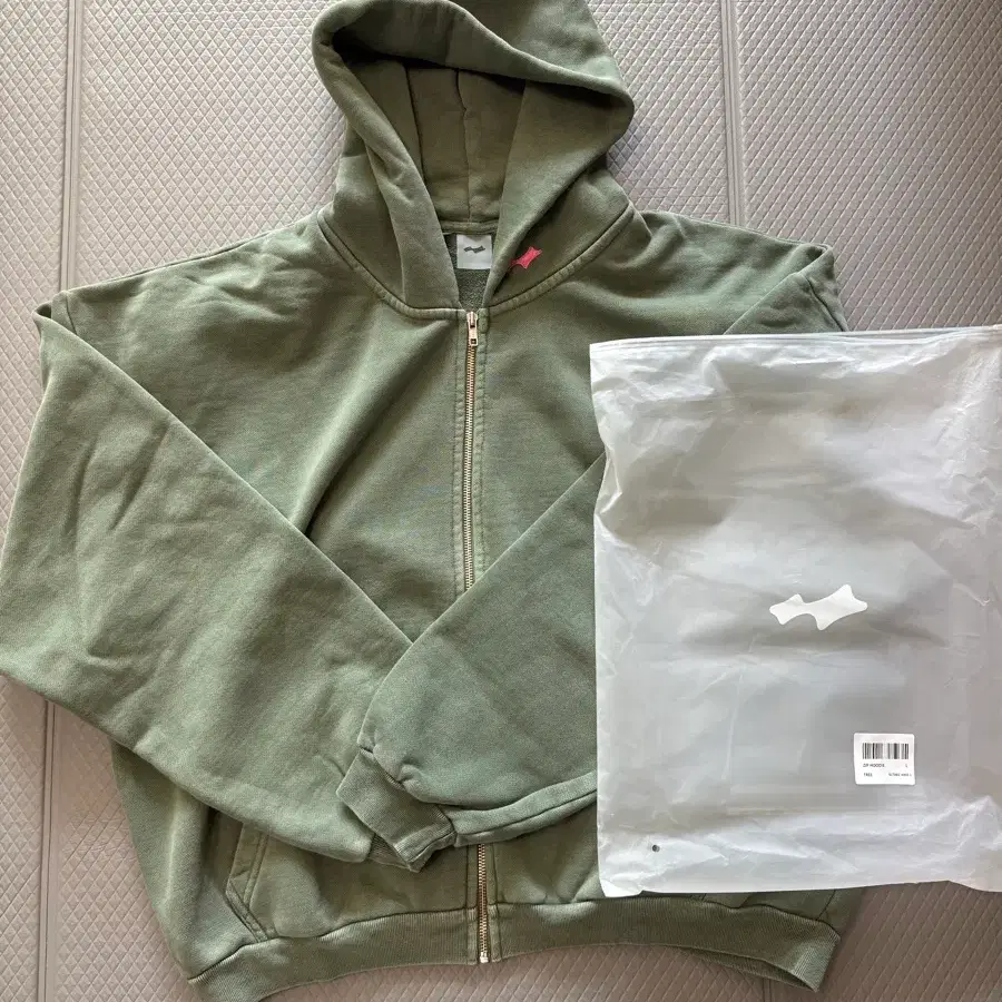 L) Skylrk Tokyo Limited Pop-up Hoodie | Bunjang Global