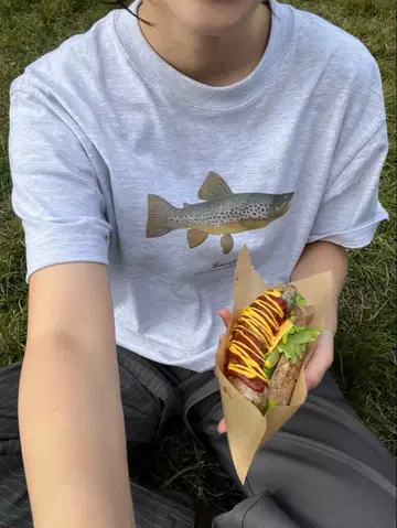 brook 물고기 프린트 그레이 반팔 티셔츠