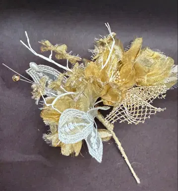 패브릭 소재 꽃 코사지 골드 계열