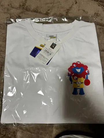 미개봉 새상품 미야쿠미야쿠 미니언즈 한정판 콜라보T셔츠 화이트