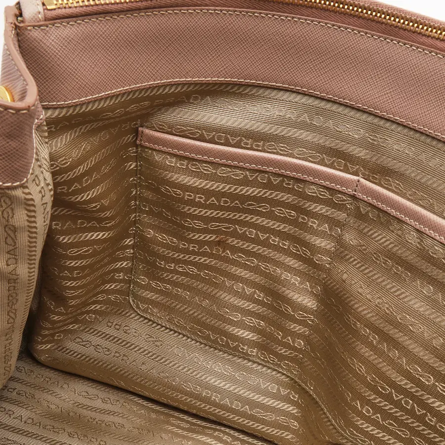 普拉达 Saffiano Lux 托特包