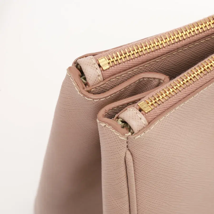 普拉达 Saffiano Lux 托特包