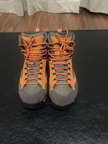 캐러밴 등산화 25.0