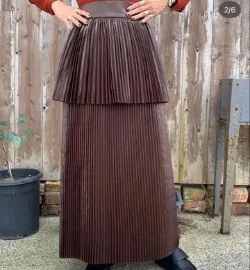 BELPER 벨퍼 글로시 플리츠 스커트 브라운 롱 광택