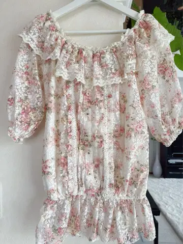 레어 LIZLISA 파워풀 꽃무늬 블라우스