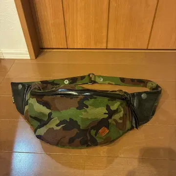 루드 갤러리 블랙 라벨 카모플라쥬 바디백 웨스트 파우치