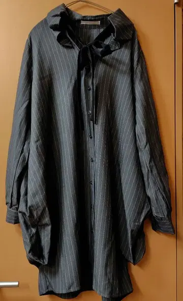 새상품급 오샤레 워커 그레이 스트라이프 비대칭 셔츠 원피스 고딕 계열