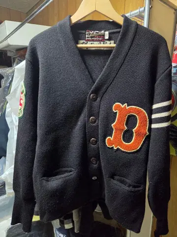 화이츠빌 울 레터드 스웨터 가디건