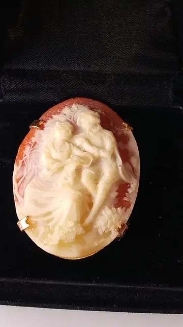 카메오 CAMEO 브로치 빈티지 새상품급 입니다 (케이스 포함).