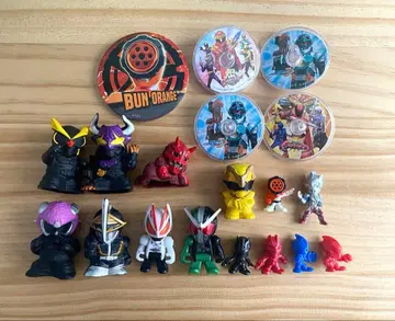 울트라맨 슈퍼 전대 가면라이더 피규어 손가락 인형 캔뱃지 일괄 판매