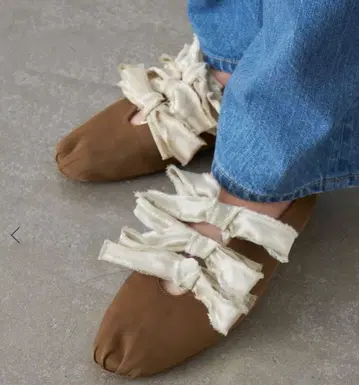 GRISE 새틴 리본 발레리나 카멜 색상 가격 18,700엔