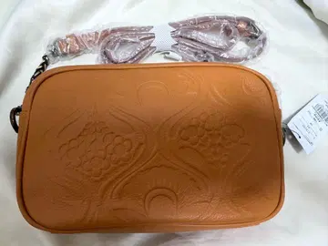 틸 컬러 숄더백 엠보싱 가공