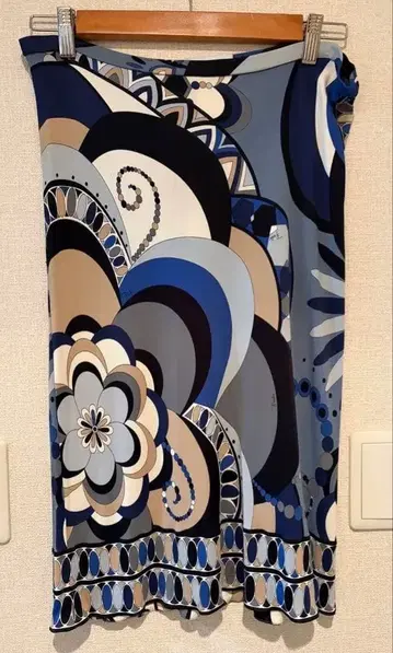 에밀리오 푸치 타이트 스커트