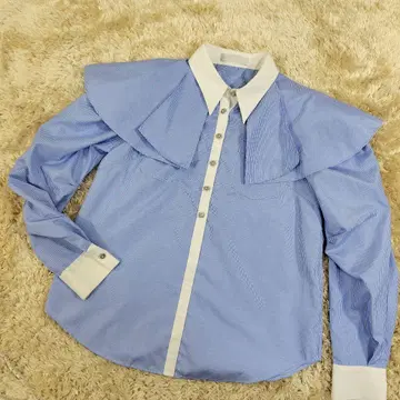 23ss CELFORD 비쥬 단추 프릴 디자인 블라우스