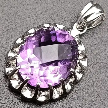 대형의 우아한 자수정 펜던트 탑 ~깊은 보라색에 깃든 고귀한 반짝임~