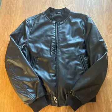 ZARA 블랙 페이크 가죽 자켓 사이즈 38 남성용
