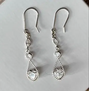 플라티나 하트형 지르코니아 귀걸이