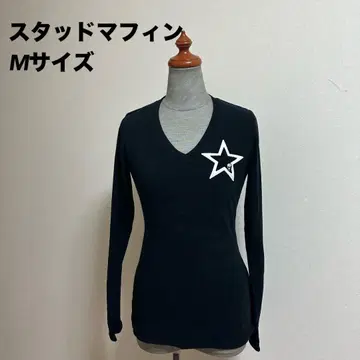 스터드 머핀 M 사이즈 V넥 상의 새상품급 여성용 블랙