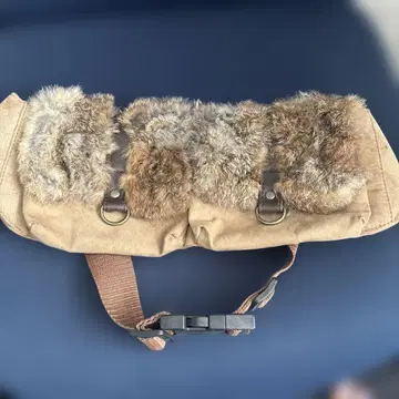 베이지 퍼(fur) 힙색