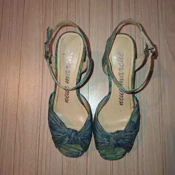 LIBERTY 프린트 원단 청록색 계열 샌들 중간 힐