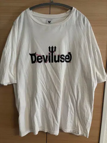 deviluse 화이트 T셔츠 L사이즈