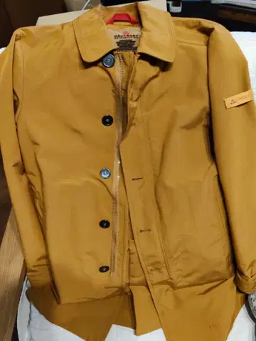 PEUTEREY 스탠 칼라 스프링 코트 머스타드