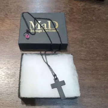 MOON AGE DEVILMENT 블랙 크로스 목걸이 핑크 스톤