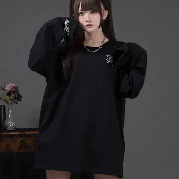 Palelfy 파르엘피 백 프린트 롱T 블랙