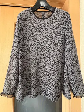 YUKIKO HANAI 유키코 하나이 시스루 어깨 패드 포함 소매 프릴