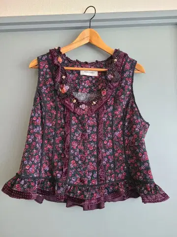 도로시 꽃무늬 프릴 슬리브리스 상의