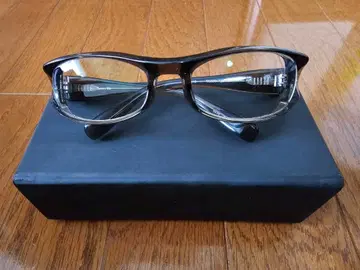 Factory900 그레이/클리어 웰링턴 스타일 안경 케이스 포함