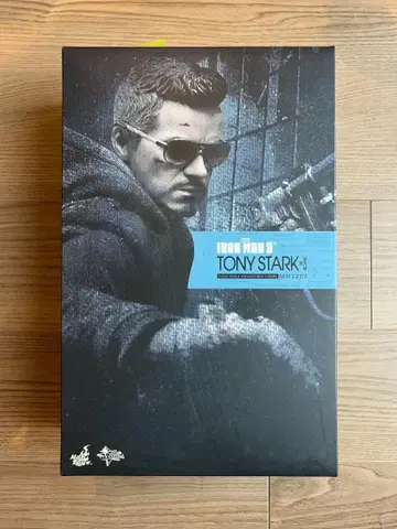 핫토이즈 *아이언맨 3* 토니 스타크 (만다린 저택 습격 버전)