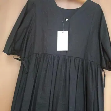 SUSURI 블랙 반팔 원피스