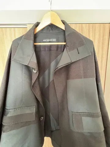 ISSEY MIYAKE MEN 다크 그레이 자켓