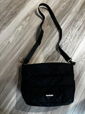 topologie 블랙 숄더백