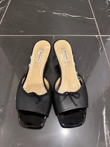 레페토 리본 포함 블랙 슬립온 뮬