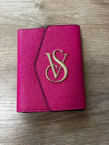 빅토리아 시크릿 여권 케이스