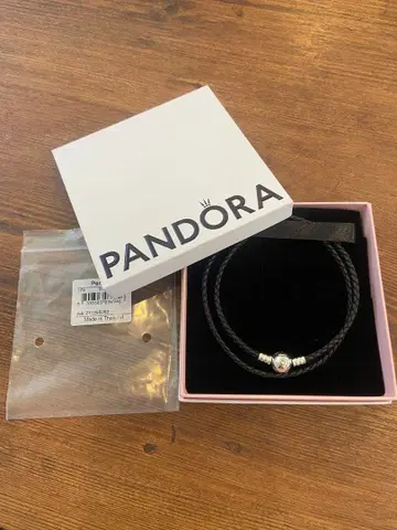 Pandora 블랙 가죽 팔찌