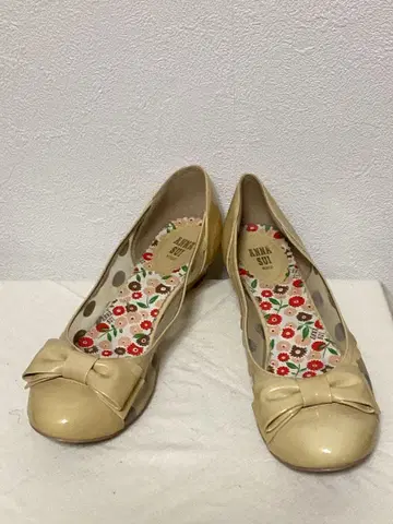 최종 가격 인하 안나수이 에나멜 가죽 x 메쉬 펌프스