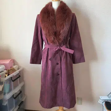 Kira 퍼 달린 롱 코트 보르도 11 페이크 스웨이드 벨트 포함