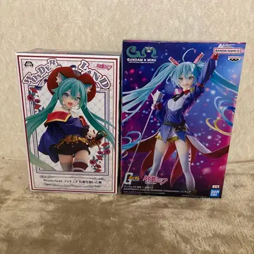 Wonderland 하츠네 미쿠 & GUNDAM 2 MIKU 피규어